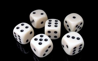 QCM et lancer de dés : quand l'évaluation rencontre la probabilité
